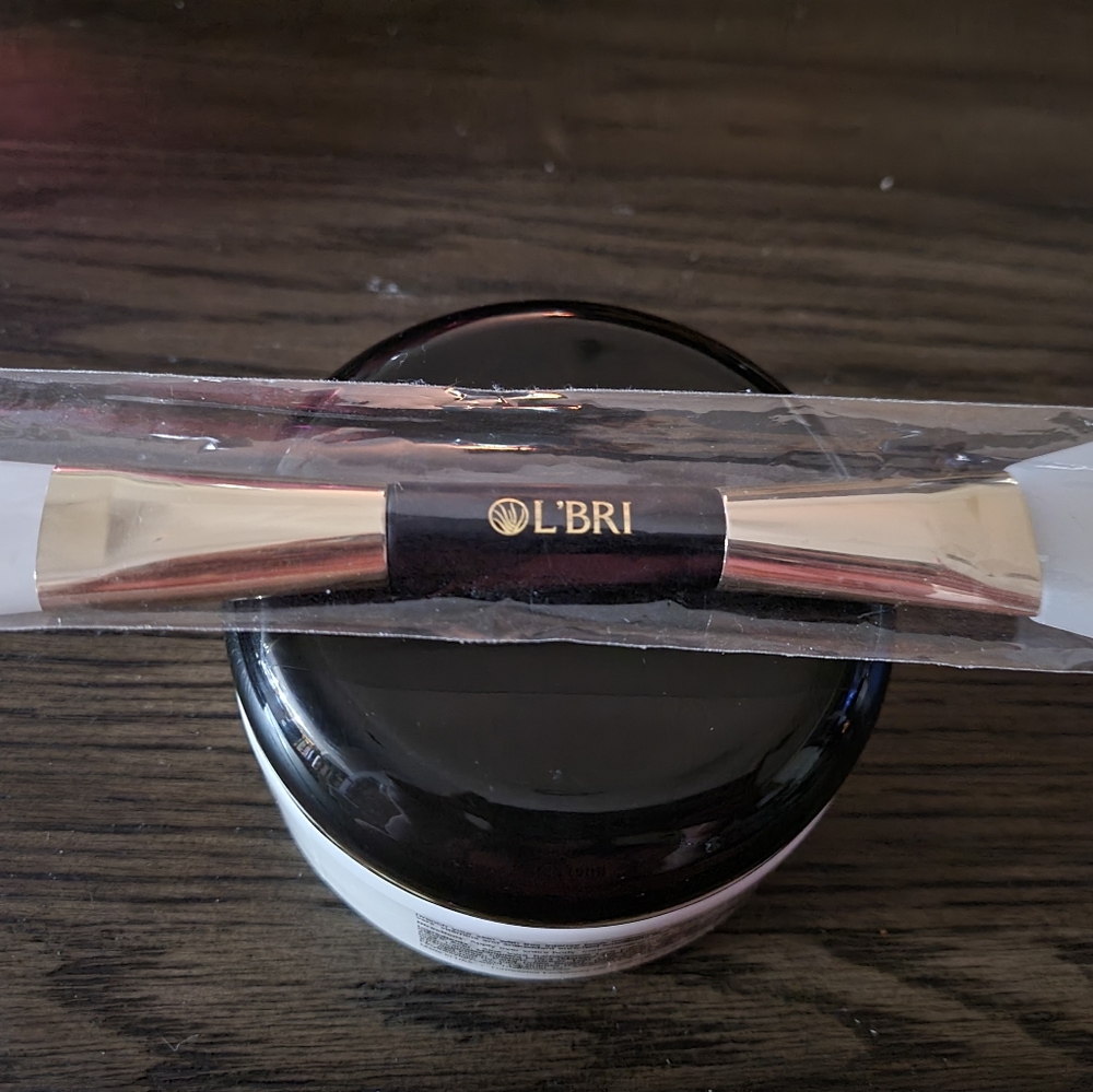 L'BRI Masque double ended brush